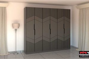 Черный дверной шкаф из МДФ с гравировкой